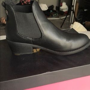 Black Chelsea boot